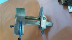 Comparaison couteau mécanique ancien et récent