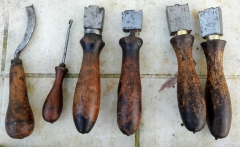 Ebourroir, crochet et fer à lisser
