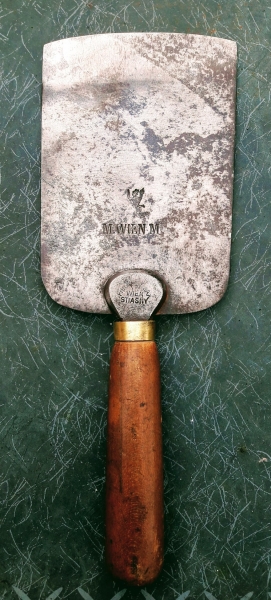 Couteau à doler