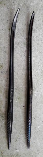 2 fers d'alènes particuliers