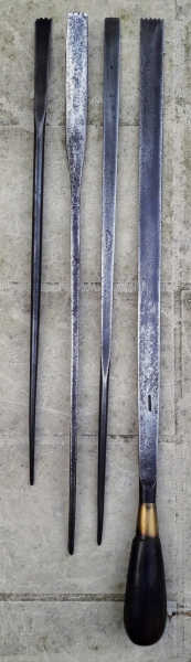 3 rembourroirs de carrossier et 1 rembourroir à la selle flexible