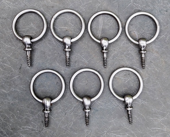 Clés de collier, vis à bois, anneau roulant