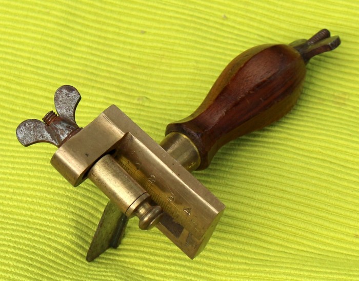 Blanchard ref 543 couteau à lanières  (1).JPG