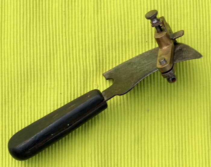 Blanchard ref inconnue adaptateur guide à couper les lanières  (9).JPG