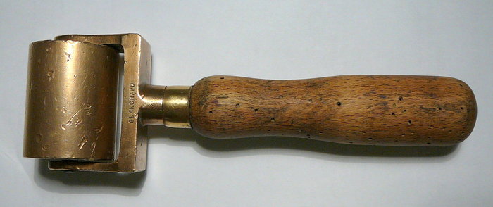 Blanchard rouleau bronze.jpg