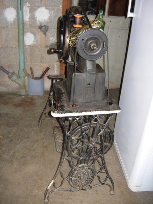 2-machine-à-coudre-cordonnier-Singer.JPG