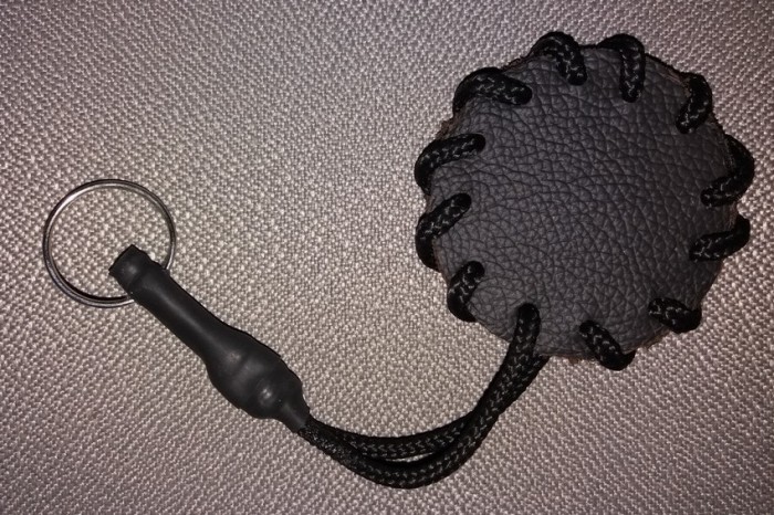Porte-cles_Cuir_1a.jpg