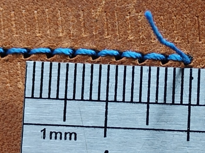 2.4 mm cuir latigo 2.jpg