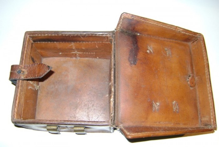 Boîte cuir (2).jpg