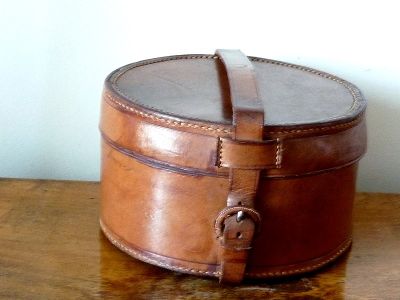 Boîte ronde cuir.jpg
