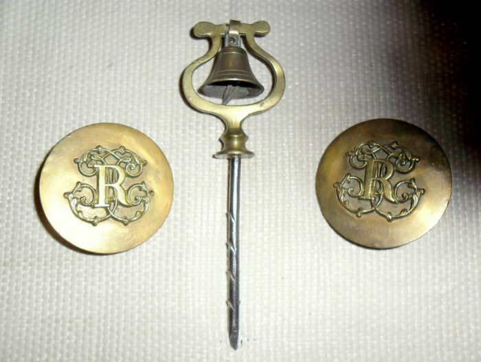 Jouette collier + cocardes.jpg