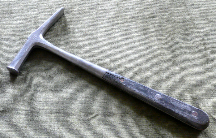 Blanchard ref 732 marteau de bourrelier manche ébène (1).jpg