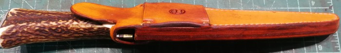 couteau chasse etui fauve tranche inferieure.jpg